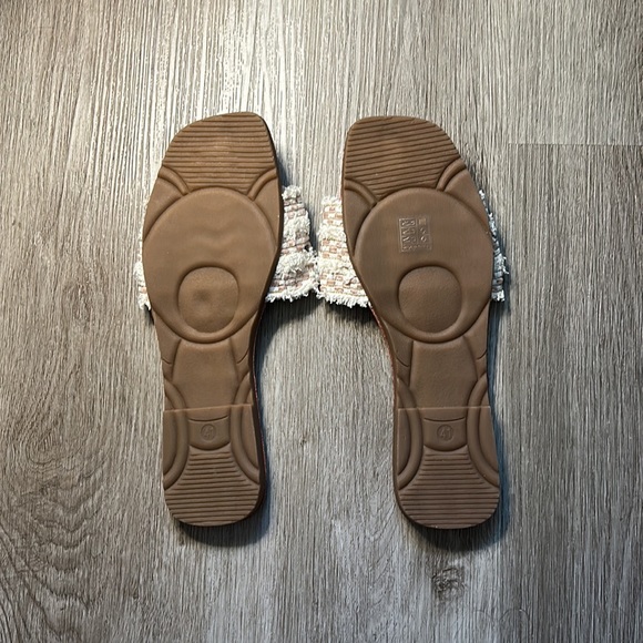 Pearl Flat Sandal - Picture 4 of 4